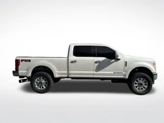 Ford F-250 Super Duty 2017 4x4 King Ranch 4 puertas Cabina Doble caja corta de 6.8 pies Pickup