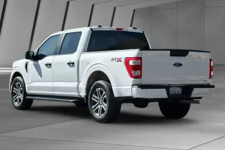 Ford F-150 2021 4x2 XL 4 puertas SuperCrew 6.5 pies Caja corta