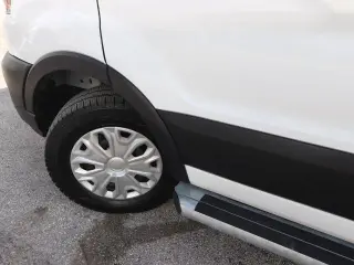 Ford Transit 2025 250 3 puertas distancia entre ejes corta techo bajo furgoneta de carga