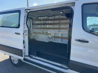 Ford Transit 2025 250 3 puertas LWB Furgón de techo bajo
