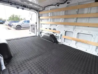 Ford Transit 2025 250 de 3 puertas, distancia entre ejes corta, techo bajo, furgoneta de carga