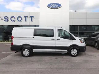 Ford Transit 2025 250 de 3 puertas, distancia entre ejes corta, techo bajo, furgoneta de carga