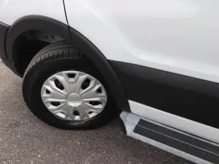 Ford Transit 2025 250 de 3 puertas, distancia entre ejes corta, techo bajo, furgoneta de carga
