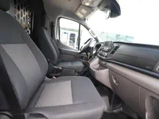 Ford Transit 2025 250 de 3 puertas, distancia entre ejes corta, techo bajo, furgoneta de carga