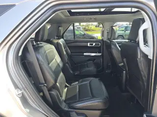 Ford Explorer 2023 AWD XLT SUV de 4 puertas