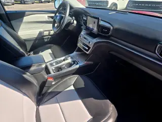 Ford Explorer 2024 con tracción en las cuatro ruedas XLT de cuatro puertas SUV
