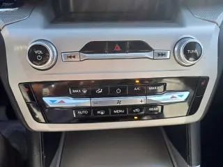 Ford Explorer 2024 con tracción en las cuatro ruedas XLT de cuatro puertas SUV
