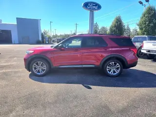 Ford Explorer 2024 con tracción en las cuatro ruedas XLT de cuatro puertas SUV