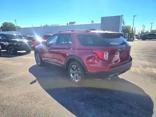 Ford Explorer 2024 con tracción en las cuatro ruedas XLT de cuatro puertas SUV