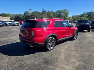 Ford Explorer 2024 con tracción en las cuatro ruedas XLT de cuatro puertas SUV