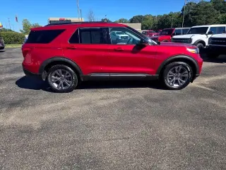 Ford Explorer 2024 con tracción en las cuatro ruedas XLT de cuatro puertas SUV