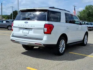 Ford Expedition 2024 4x4 XLT SUV de 4 puertas