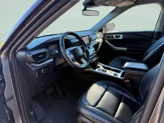 SUV Ford Explorer 2023 AWD XLT 4 puertas