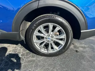 Ford Explorer 2023 AWD XLT SUV de 4 puertas