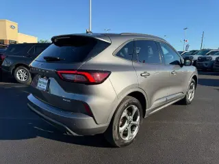 Ford Escape 2024 SUV de 4 puertas ST-Line con tracción en las cuatro ruedas (AWD)