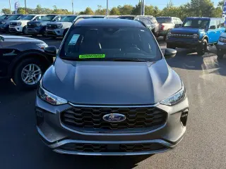 Ford Escape 2024 SUV de 4 puertas ST-Line con tracción en las cuatro ruedas (AWD)