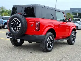 Ford Bronco 2022 4x4 Outer Banks SUV de 2 puertas