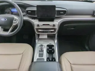 Ford Explorer 2023 XLT SUV de 4 puertas