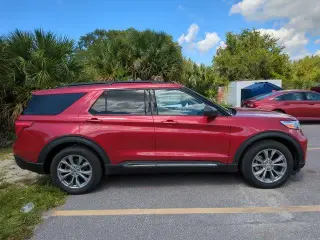 Ford Explorer 2023 XLT SUV de 4 puertas