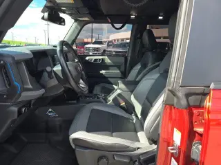 Ford Bronco 2024 4x4 Black Diamond SUV de 4 puertas