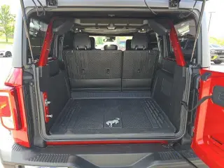 Ford Bronco 2024 4x4 Black Diamond SUV de 4 puertas