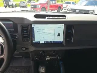 Ford Bronco 2024 4x4 Black Diamond SUV de 4 puertas