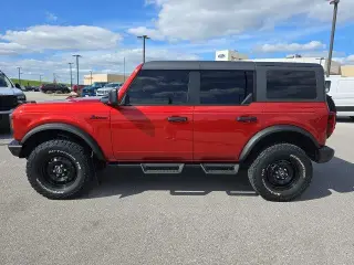 Ford Bronco 2024 4x4 Black Diamond SUV de 4 puertas