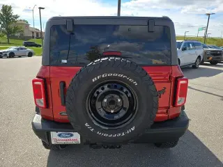 Ford Bronco 2024 4x4 Black Diamond SUV de 4 puertas