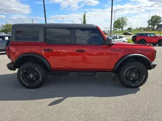 Ford Bronco 2024 4x4 Black Diamond SUV de 4 puertas