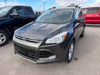 Ford Escape 2016 con tracción en las cuatro ruedas y Titanium 4 puertas SUV