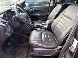 Ford Escape 2016 con tracción en las cuatro ruedas y Titanium 4 puertas SUV