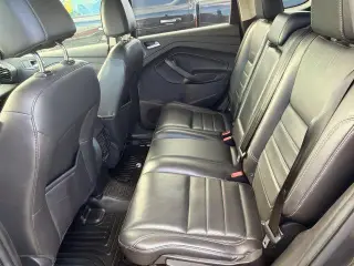 Ford Escape 2016 con tracción en las cuatro ruedas y Titanium 4 puertas SUV