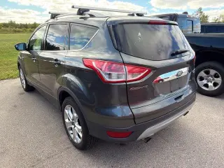 Ford Escape 2016 con tracción en las cuatro ruedas y Titanium 4 puertas SUV