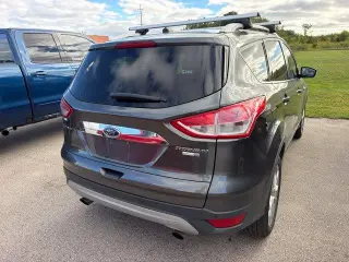 Ford Escape 2016 con tracción en las cuatro ruedas y Titanium 4 puertas SUV