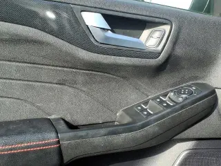 Ford Escape 2024 SUV de 4 puertas ST-Line con tracción en las cuatro ruedas (AWD)