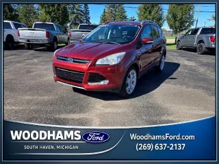 Ford Escape 2016 con tracción en las cuatro ruedas y acabado Titanium, 4 puertas SUV