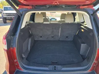 Ford Escape 2016 con tracción en las cuatro ruedas y acabado Titanium, 4 puertas SUV