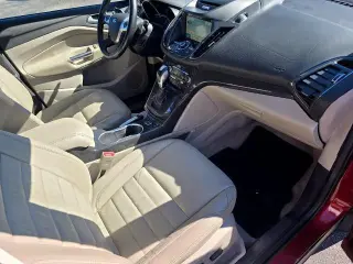 Ford Escape 2016 con tracción en las cuatro ruedas y acabado Titanium, 4 puertas SUV