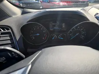 Ford Escape 2016 con tracción en las cuatro ruedas y acabado Titanium, 4 puertas SUV