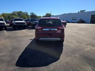 Ford Escape 2016 con tracción en las cuatro ruedas y acabado Titanium, 4 puertas SUV