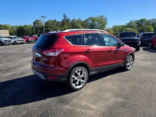 Ford Escape 2016 con tracción en las cuatro ruedas y acabado Titanium, 4 puertas SUV