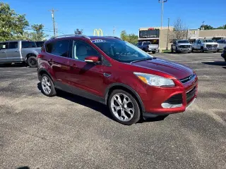 Ford Escape 2016 con tracción en las cuatro ruedas y acabado Titanium, 4 puertas SUV