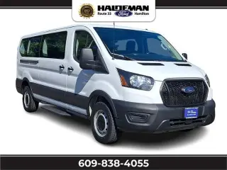 Ford Transit 2023 350 XL 3 puertas LWB Techo Bajo Furgón de Pasajeros