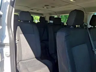 Ford Transit 2023 350 XL 3 puertas LWB Techo Bajo Furgón de Pasajeros