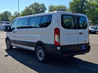 Ford Transit 2023 350 XL 3 puertas LWB Techo Bajo Furgón de Pasajeros
