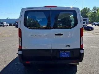 Ford Transit 2023 350 XL 3 puertas LWB Techo Bajo Furgón de Pasajeros