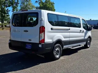 Ford Transit 2023 350 XL 3 puertas LWB Techo Bajo Furgón de Pasajeros