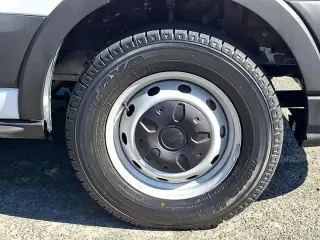 Ford Transit 2023 350 XL 3 puertas LWB Techo Bajo Furgón de Pasajeros