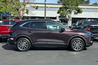 Ford Escape Híbrido Enchufable 2023 Base SUV de 4 puertas