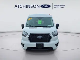 Ford Transit 2024 350 XL 3 puertas LWB Techon Rojo Mediano Furgón de Pasajeros